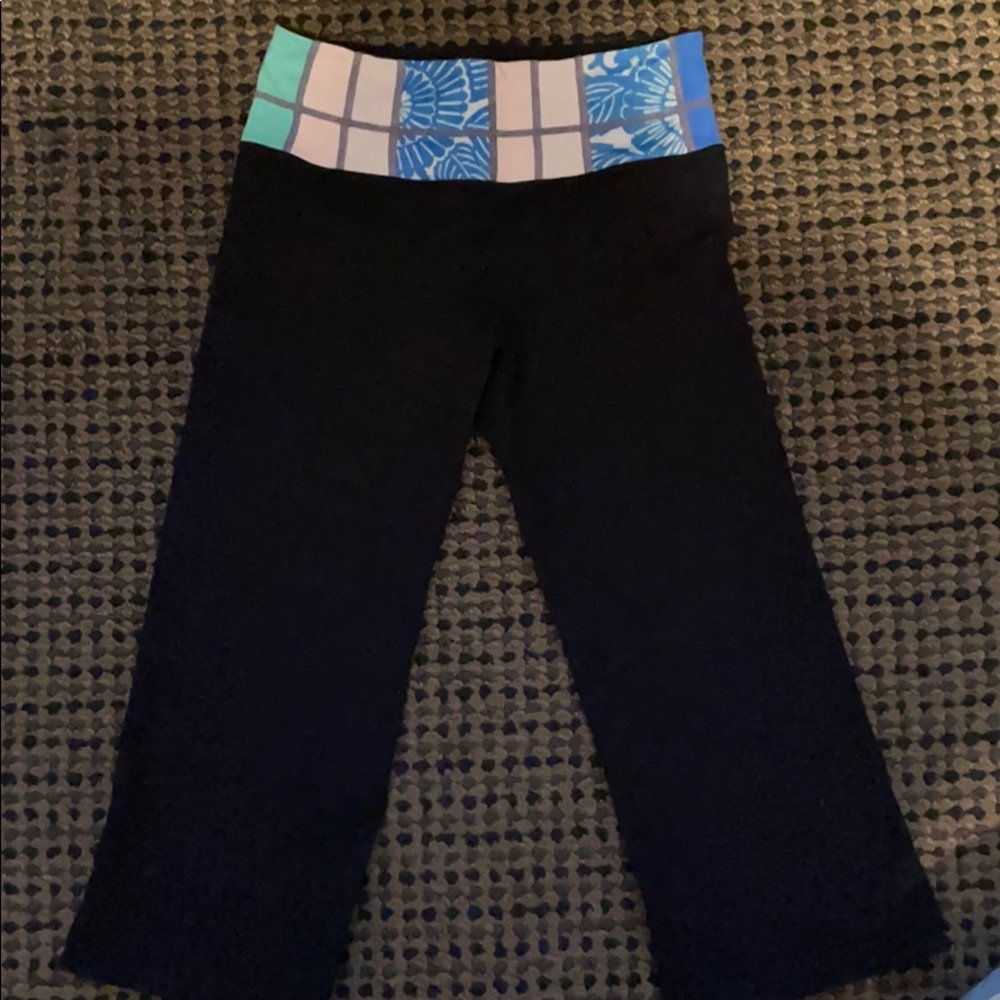 Lululemon Women’s Cropped Reversible Sweatpants.